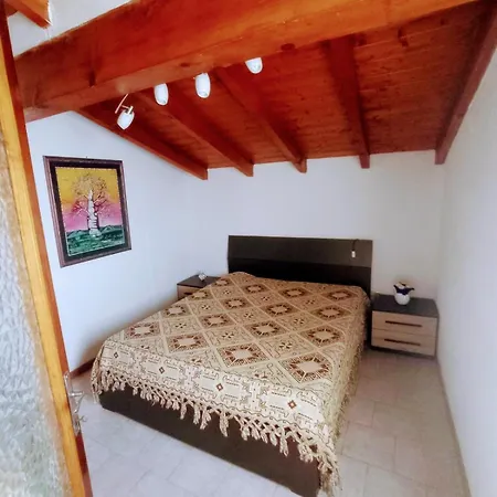 شقة Botique Escape With Views And Garden *
